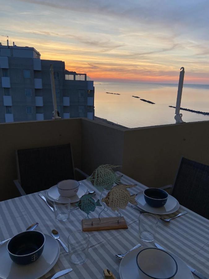 佩萨罗Tramonto In Baia公寓 外观 照片