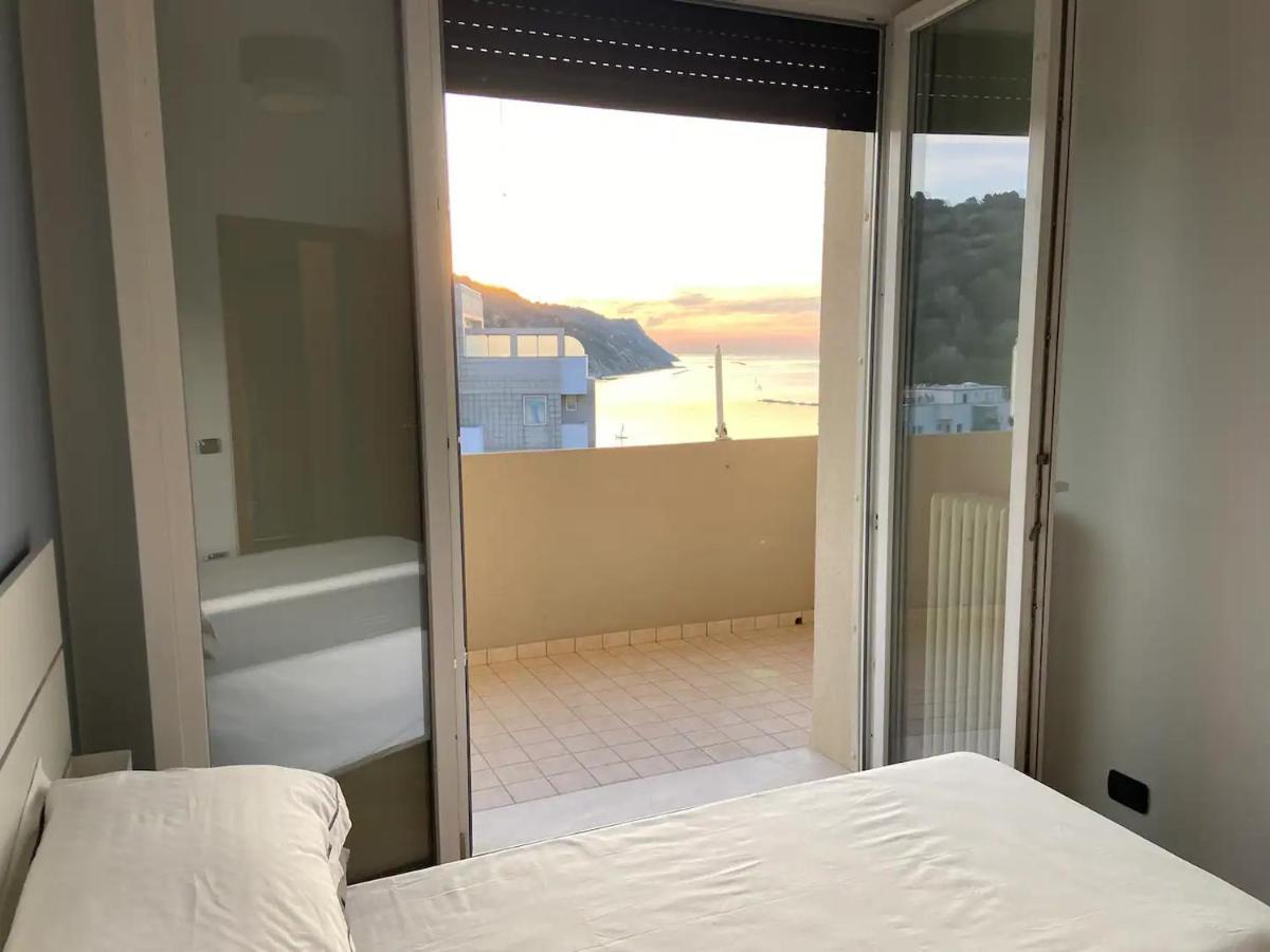 佩萨罗Tramonto In Baia公寓 外观 照片