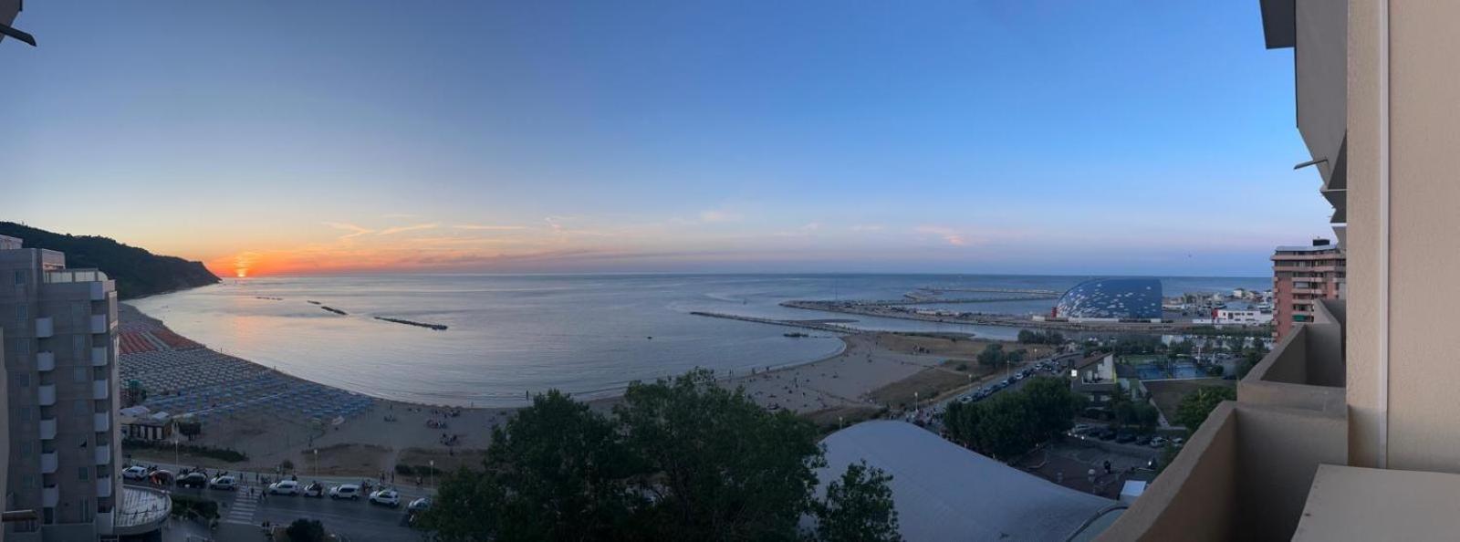 佩萨罗Tramonto In Baia公寓 外观 照片
