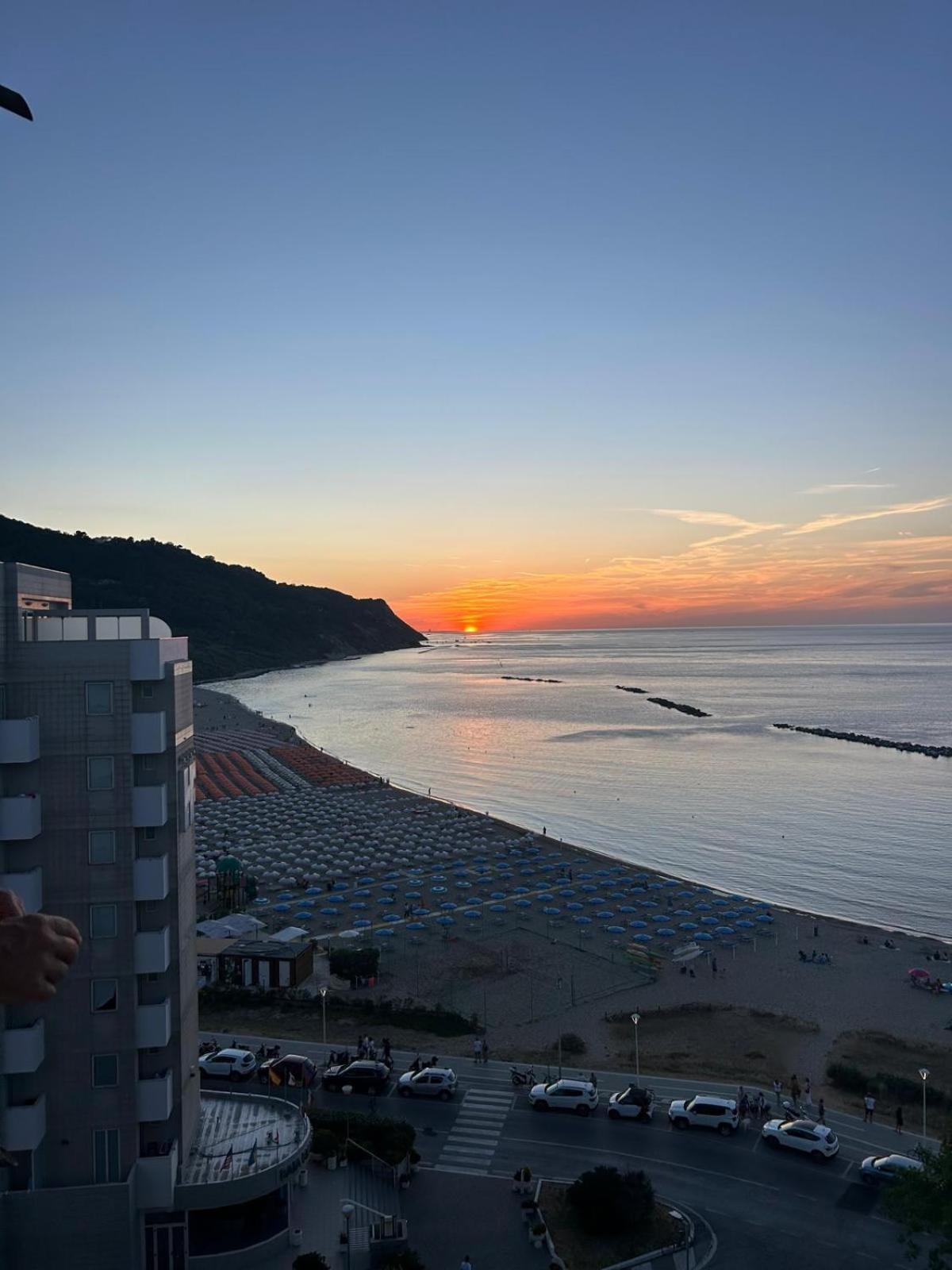 佩萨罗Tramonto In Baia公寓 外观 照片